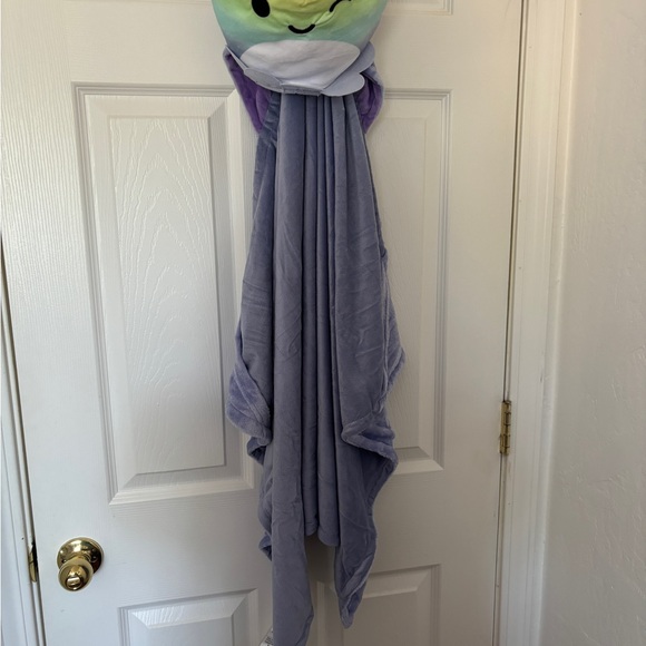 Original Squishmallows Hooded Throw Cozy Hooded Hand Pockets, Octopus Purple - Picture 2 of 3